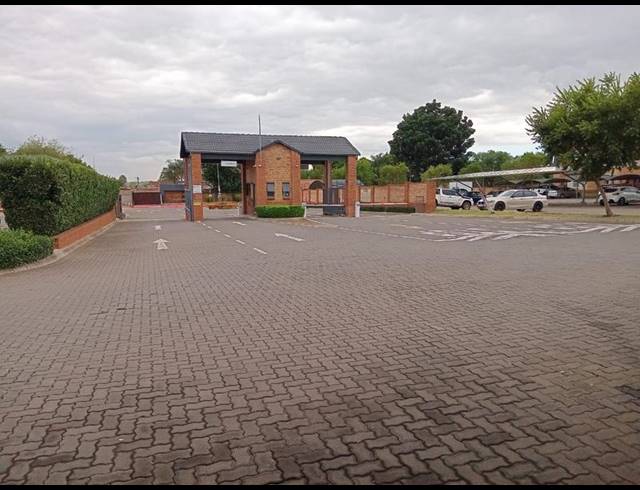 2 BEDROOM APARTMENT FOR SALE IN HEUWELOORD